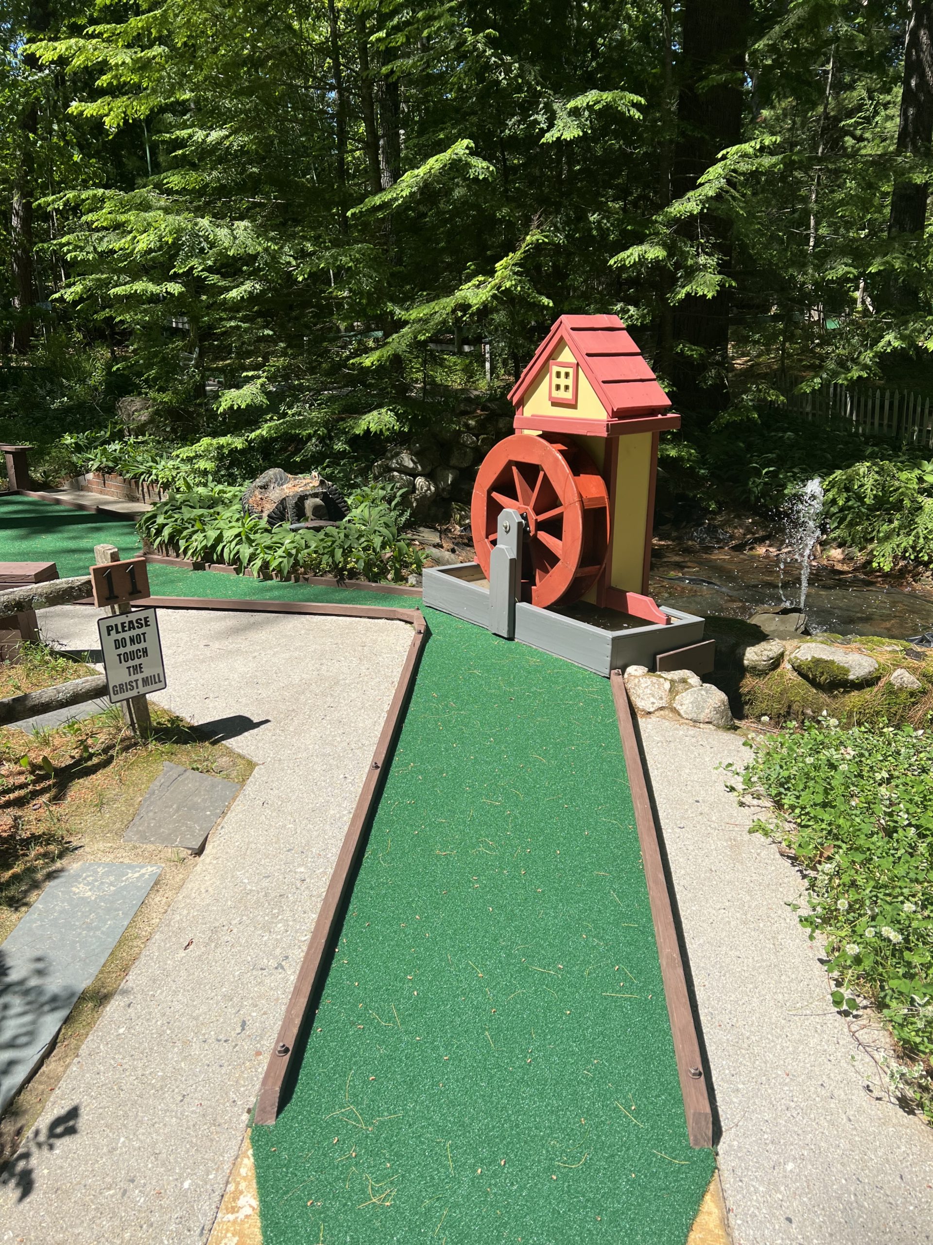 Steamboat Landing Mini Golf – A Maine Themed Mini Golf